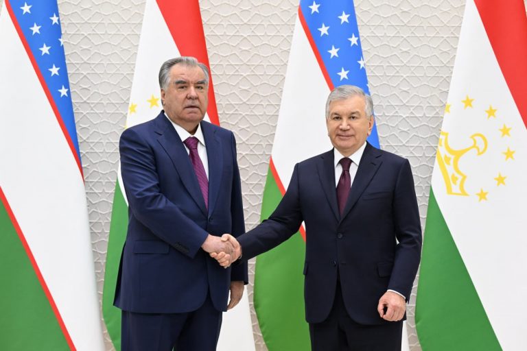 Presidents of Uzbekistan and Tajikistan hold a meeting